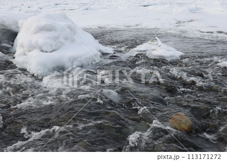 北海道オホーツク海に入るおんねべつ川 北海道オホーツク海に入るおんねべつ川 113171272