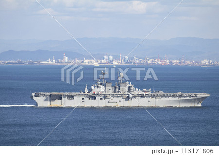 紀淡海峡を航行する強襲揚陸艦アメリカ 紀淡海峡を航行する強襲揚陸艦アメリカ 113171806