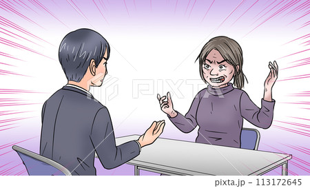 警察から取り調べを受ける老婆 113172645