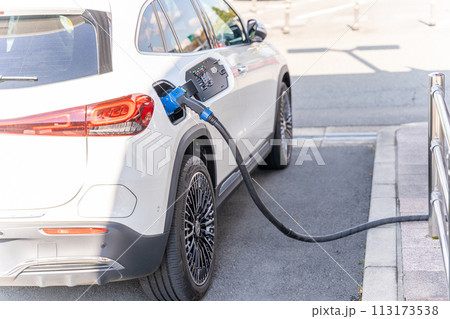 電気自動車　EV充電スポット　急速充電設備　EV QUICK CHARGER　メルセデス・ベンツEQ 113173538