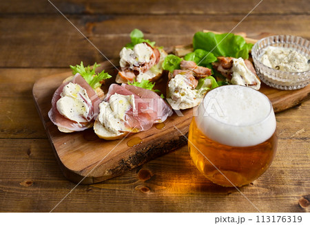 生ハムとスモークチキンのおつまみ 113176319
