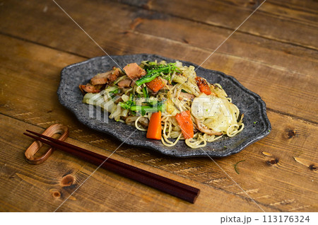 スモークチキン塩焼きそば 113176324