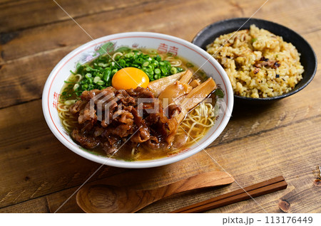 豚バラ肉のラーメンと炒飯 113176449