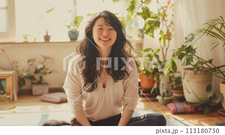 ヨガをする日本人の女性  AI生成画像 113180730