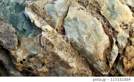 岩のテクスチャ 113181884