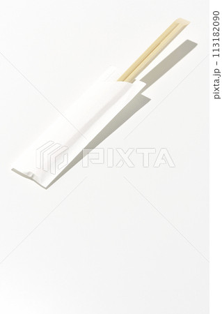 割り箸を白背景で撮影 113182090