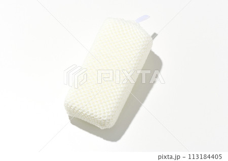 スポンジを白背景で撮影 113184405