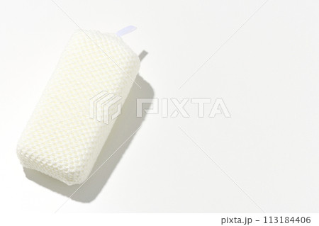 スポンジを白背景で撮影 113184406