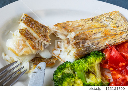 鯛（たい）のソテーと野菜 113185800