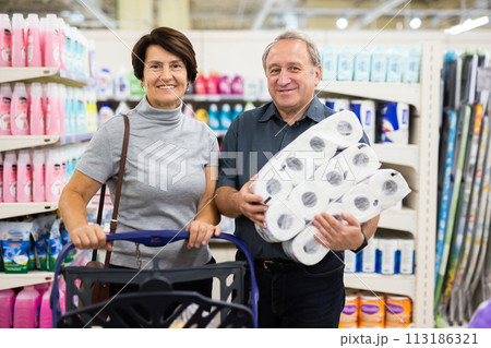 Elderly man and elderly woman choose toilet paper Elderly man and elderly woman choose toilet paper 113186321