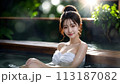 夜の温泉に浸かる女性 113187082