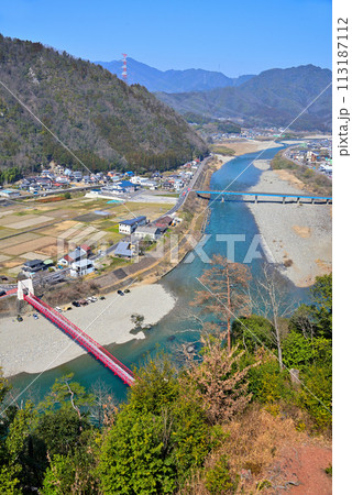 《岐阜県》美濃市 小倉公園(小倉山城跡)展望台からみた長良川と山々 《岐阜県》美濃市 小倉公園(小倉山城跡)展望台からみた長良川と山々 113187112