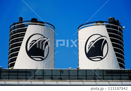 豪華客船のエントツ（Holland America Line） 113187842