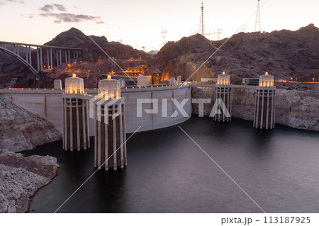 Hoover dam and Lake Mead 113187925