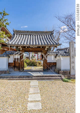 京都府八幡市八幡吉野垣内の単伝庵（らくがき寺）　山門 113188530