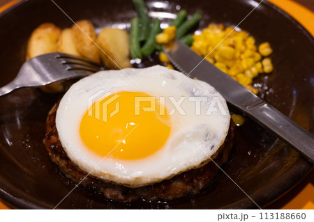 おいしい目玉焼ハンバーグ おいしい目玉焼ハンバーグ 113188660