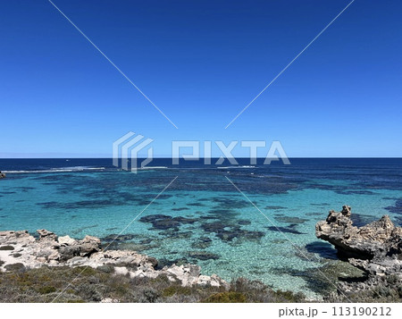 青い空と透明度の高い海 青い空と透明度の高い海 113190212