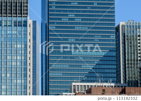 東京・丸の内のオフィスビル群、都市風景 東京・丸の内のオフィスビル群、都市風景 113192332