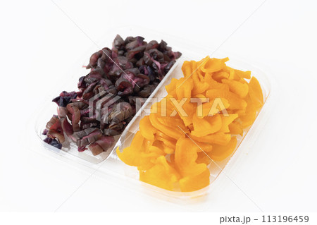 つぼ漬けとしば漬け　白背景 113196459