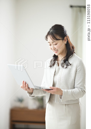 ビジネスウーマンのポートレート 113198058