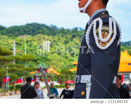 台北　忠烈祠　大門牌楼の衛兵 113199130