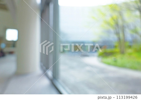 ビジネス街の背景ぼかし 113199426