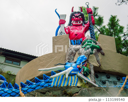 別府地獄めぐりの一つで、アニメ鬼滅の刃の聖地としても有名になったかまど地獄2丁目 に立つ赤鬼の像 別府地獄めぐりの一つで、アニメ鬼滅の刃の聖地としても有名になったかまど地獄2丁目 に立つ赤鬼の像 113199540
