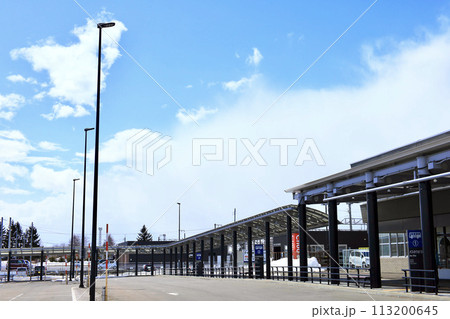 青空と函館本線滝川駅 113200645