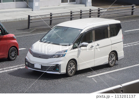 ワンボックスカー ミニバン 　道路走行 113201137