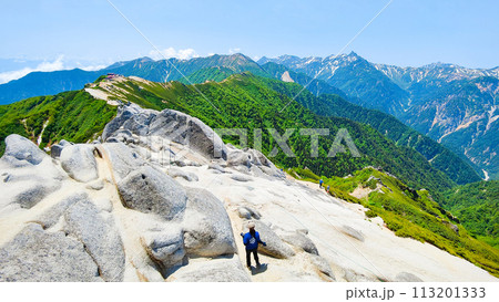 夏の燕岳登山(燕岳山頂から燕山荘・大天井岳・槍ヶ岳方面の眺め) 夏の燕岳登山(燕岳山頂から燕山荘・大天井岳・槍ヶ岳方面の眺め) 113201333