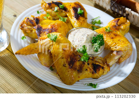 Baked chicken wings with mustard sauce 113202330