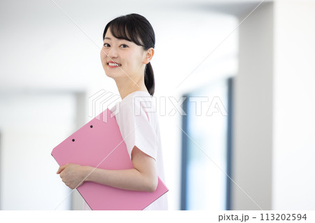 医療 女性看護師のポートレート 撮影協力「LINK FOREST」 医療 女性看護師のポートレート 撮影協力「LINK FOREST」 113202594