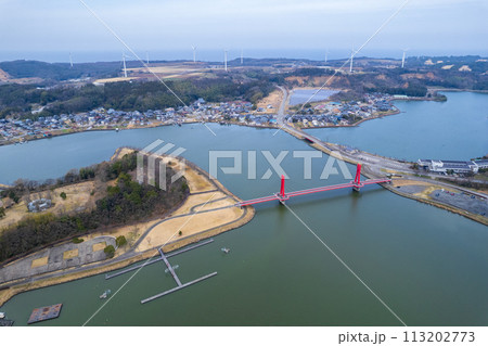 ドローン|北潟湖に架かる赤色に輝くアイリスブリッジの空撮|福井県あわら市 ドローン|北潟湖に架かる赤色に輝くアイリスブリッジの空撮|福井県あわら市 113202773