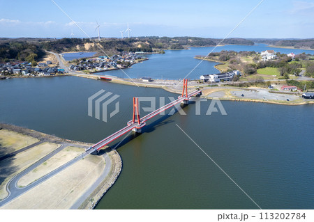 ドローン|北潟湖に架かる赤色に輝くアイリスブリッジの空撮|福井県あわら市 ドローン|北潟湖に架かる赤色に輝くアイリスブリッジの空撮|福井県あわら市 113202784