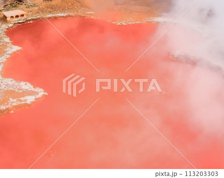 別府地獄めぐりの一つで、アニメ鬼滅の刃の聖地としても有名なかまど地獄6丁目にある赤色の熱泥地獄 113203303