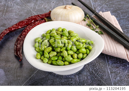 Bowl of delicious edamame beans 113204195