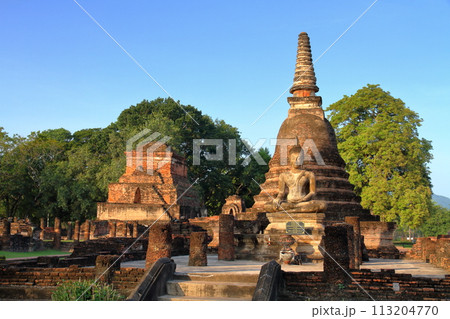 タイ北部の古都スコータイ 世界文化遺産のスコータイ歴史公園 ワットマハタート寺院遺跡の仏塔や仏像 タイ北部の古都スコータイ 世界文化遺産のスコータイ歴史公園 ワットマハタート寺院遺跡の仏塔や仏像 113204770