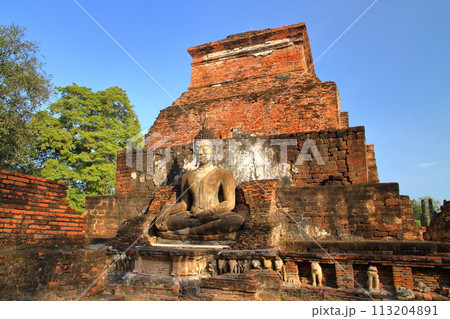 タイ北部の古都スコータイ 世界文化遺産のスコータイ歴史公園 ワットマハタート寺院遺跡の仏塔や仏像 タイ北部の古都スコータイ 世界文化遺産のスコータイ歴史公園 ワットマハタート寺院遺跡の仏塔や仏像 113204891