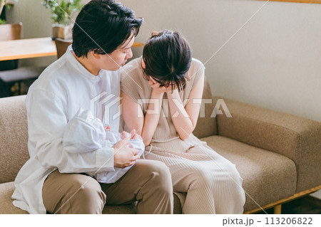 赤ちゃんの子育て・育児で悩む夫婦・カップル（障害児・病気・発達障害） 113206822