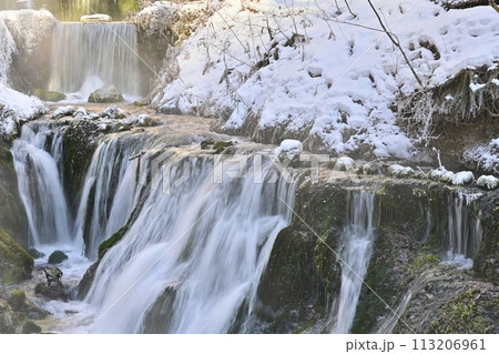 厳冬の白糸の滝（軽井沢町） 113206961