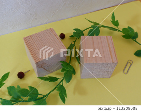 キューブ　2個　テキストスペース　アイキャッチ画像 113208688