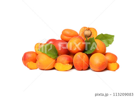 PNG,A bunch of fresh apricots, isolated on white background PNG,A bunch of fresh apricots, isolated on white background 113209083