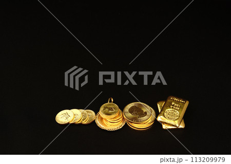 美しい輝きを放つ実物資産の金貨が人気高騰です。 113209979