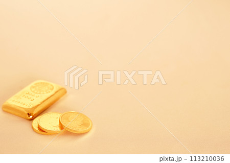 美しい輝きを放つ実物資産の金貨が人気高騰です。 113210036