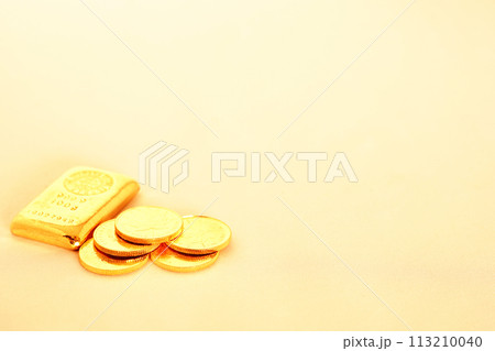 美しい輝きを放つ実物資産の金貨が人気高騰です。 113210040