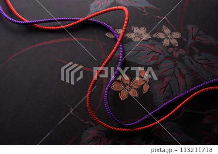 組紐と和柄の布 113211718