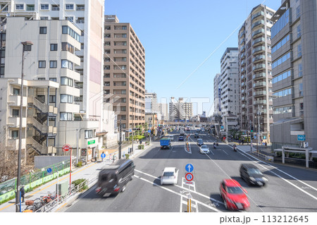 三ノ輪駅前　昭和通り沿いの街並み　東京都台東区 113212645