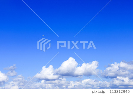 空の旅を連想する風景 113212940