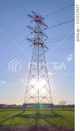 光り輝く送電塔 113213427