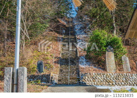 神社の急な階段【長野県】 神社の急な階段【長野県】 113213835